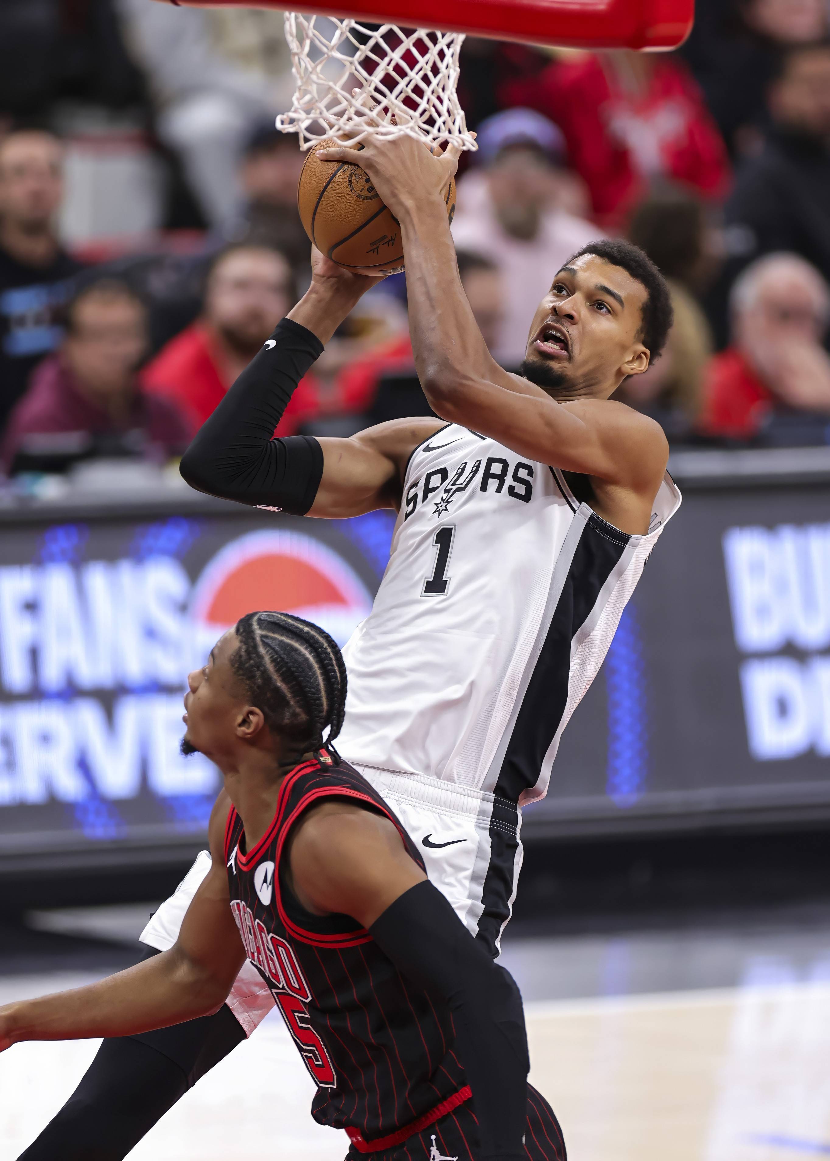 里程碑夜！葡萄牙体育队长鼓劲，NBA常规赛清晨刷纪录，更衣室稳定，更衣室氛围转暖的简单介绍-九游娱乐