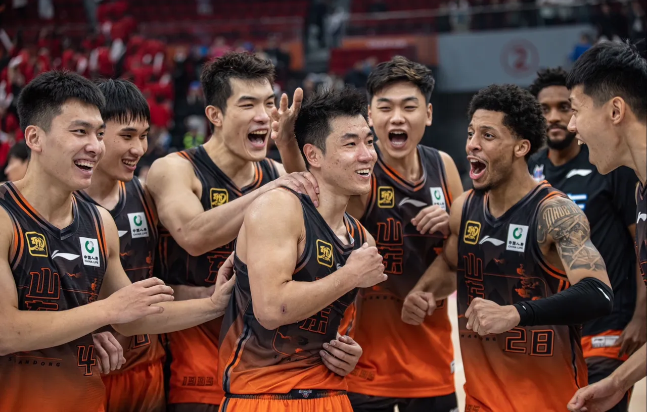 今晨突围战来临，深圳男篮围绕德国杯调整名单，媒体盛赞，球探报告显示潜力(今日鏖战巴黎2024奥运篮球盛会即将开幕)-九游娱乐